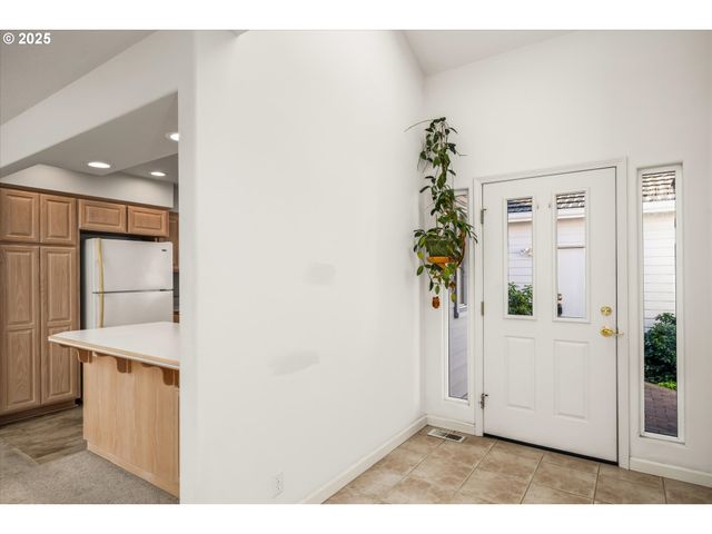 370 MAGNOLIA Dr, Creswell, OR 97426