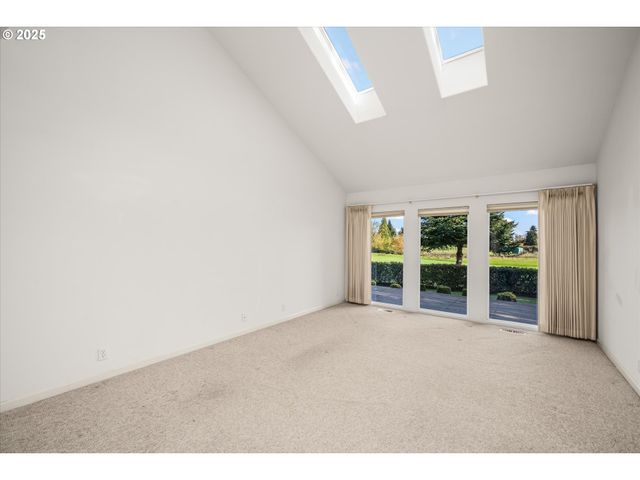 370 MAGNOLIA Dr, Creswell, OR 97426