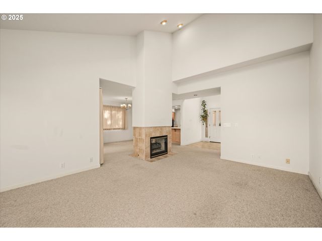 370 MAGNOLIA Dr, Creswell, OR 97426