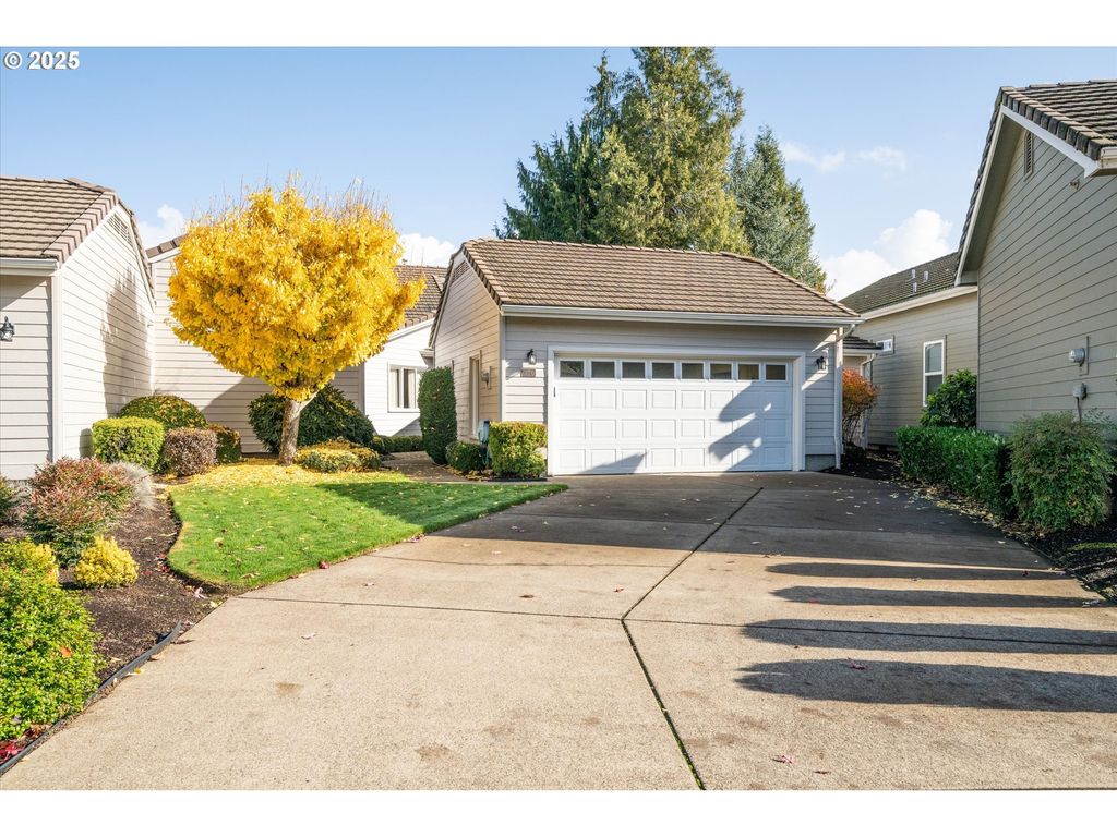 370 MAGNOLIA Dr, Creswell, OR 97426