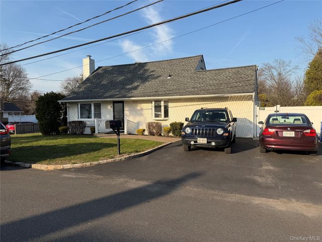 6 Thorney Avenue, Huntington Station, NY 11746