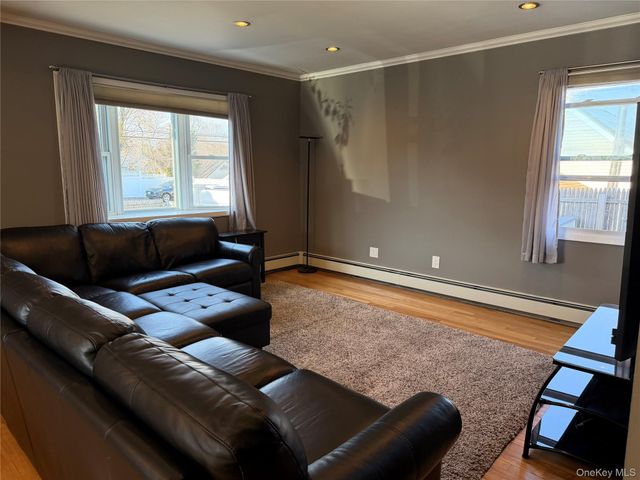 6 Thorney Avenue, Huntington Station, NY 11746