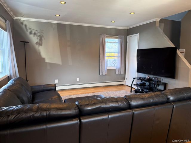 6 Thorney Avenue, Huntington Station, NY 11746