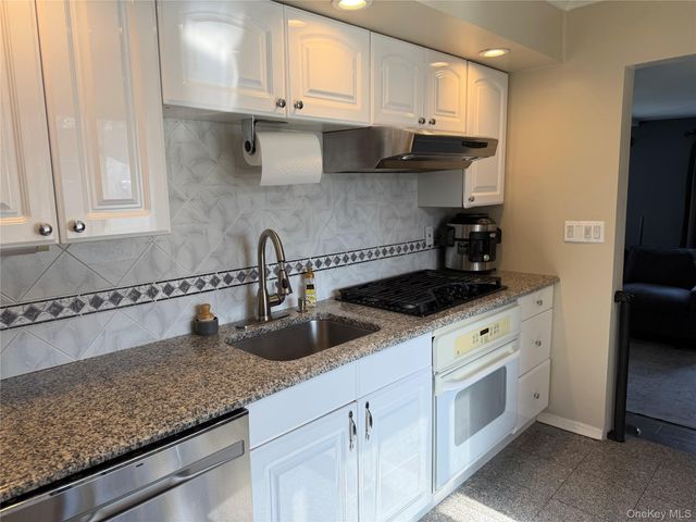 6 Thorney Avenue, Huntington Station, NY 11746