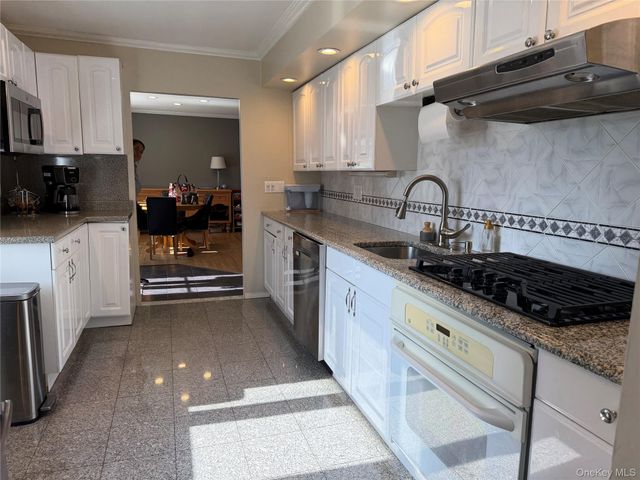 6 Thorney Avenue, Huntington Station, NY 11746