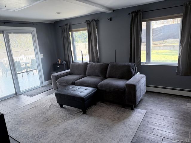 6 Thorney Avenue, Huntington Station, NY 11746