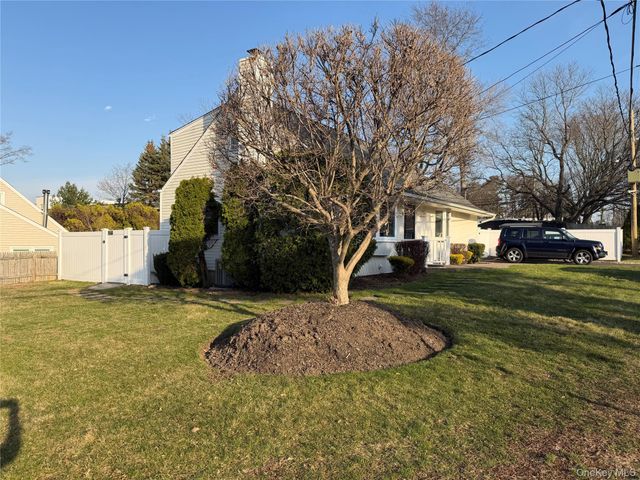 6 Thorney Avenue, Huntington Station, NY 11746
