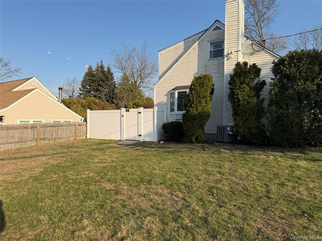 6 Thorney Avenue, Huntington Station, NY 11746
