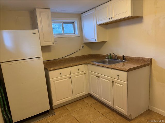 6 Thorney Avenue, Huntington Station, NY 11746