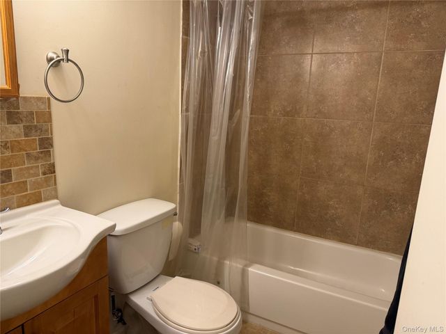 6 Thorney Avenue, Huntington Station, NY 11746