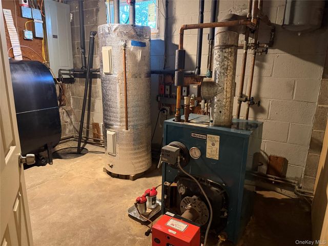 6 Thorney Avenue, Huntington Station, NY 11746