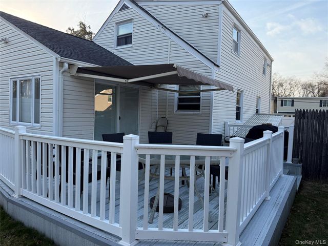 6 Thorney Avenue, Huntington Station, NY 11746