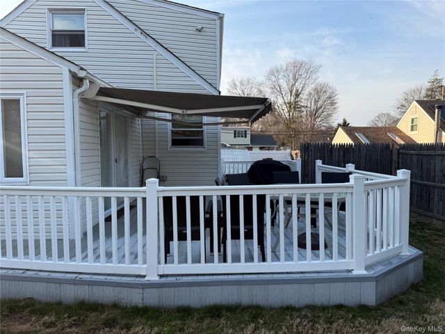 6 Thorney Avenue, Huntington Station, NY 11746