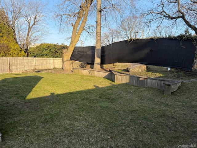 6 Thorney Avenue, Huntington Station, NY 11746