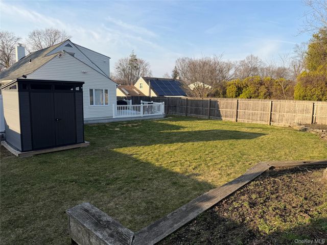 6 Thorney Avenue, Huntington Station, NY 11746