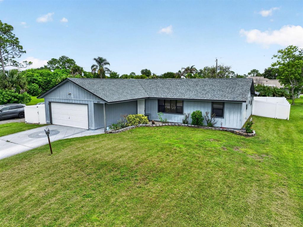 641 SE Streamlet Avenue, Port St. Lucie, FL 34983