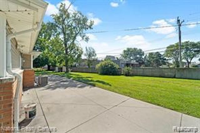 21605 S Tuller Court, Southfield, MI 48076
