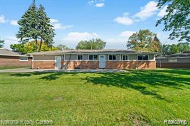 21605 S Tuller Court, Southfield, MI 48076