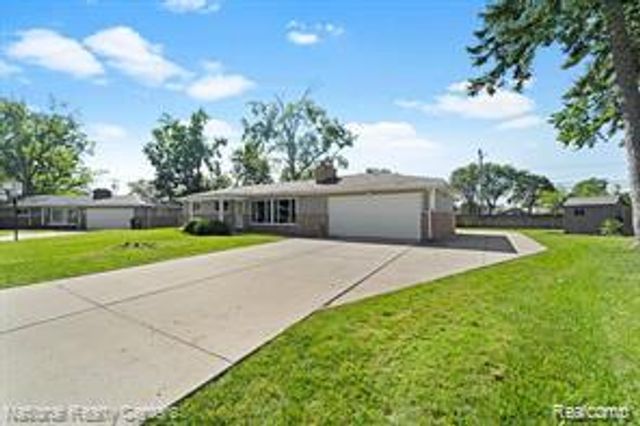 21605 S Tuller Court, Southfield, MI 48076