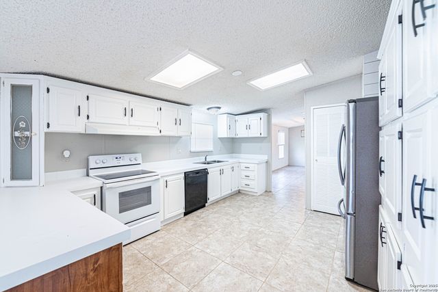 14305 Streich, Elmendorf, TX 78112