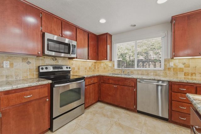 9272 El Caminito, Gilroy, CA 95020