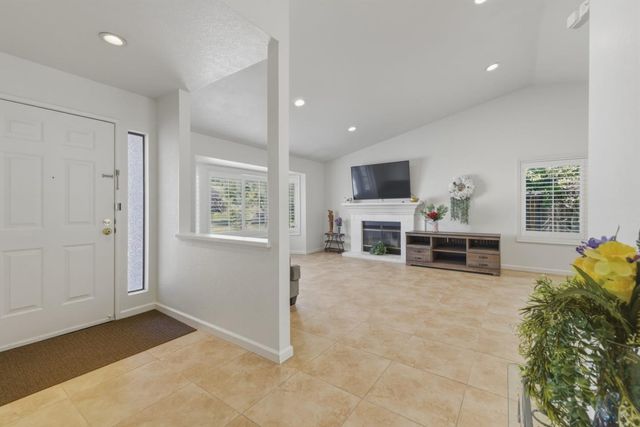 9272 El Caminito, Gilroy, CA 95020