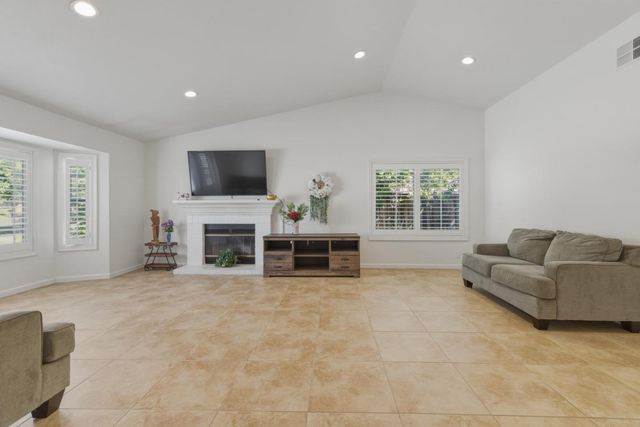 9272 El Caminito, Gilroy, CA 95020