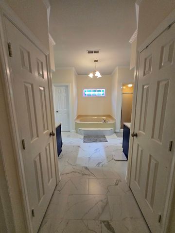 8718 SHADOWBROOK CV, Germantown, TN 38139