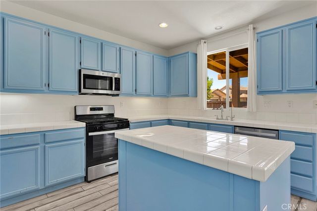 8430 Fillmore Court, Oak Hills, CA 92344