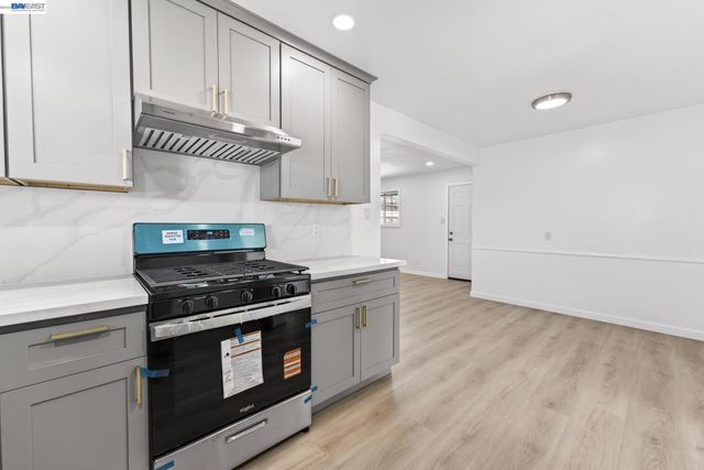 15524 Montreal St, San Leandro, CA 94579