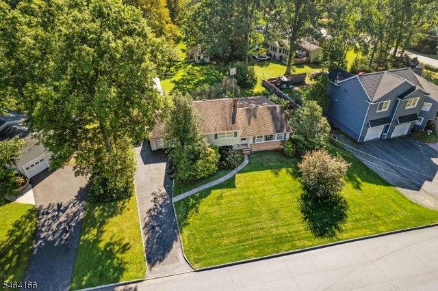 4 Pierson Ln, Florham Park Boro, NJ 07932