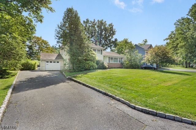 4 Pierson Ln, Florham Park Boro, NJ 07932