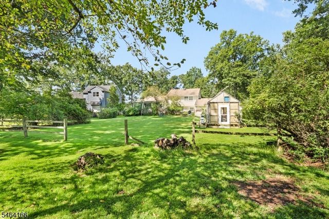 4 Pierson Ln, Florham Park Boro, NJ 07932