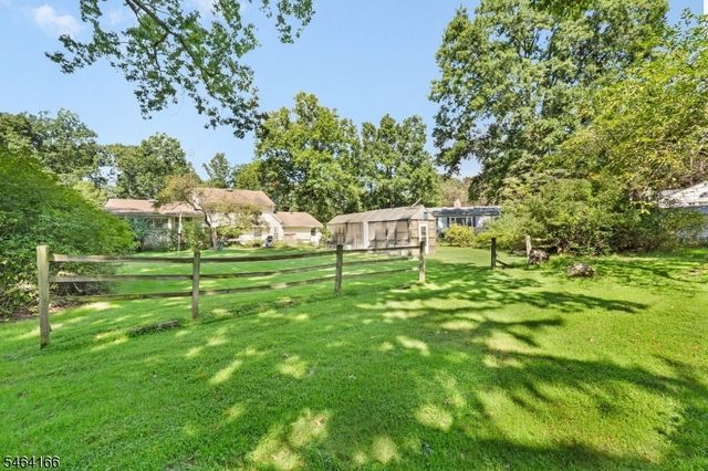 4 Pierson Ln, Florham Park Boro, NJ 07932