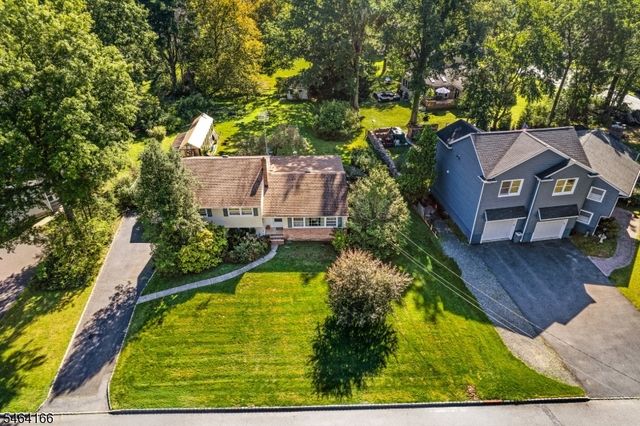 4 Pierson Ln, Florham Park Boro, NJ 07932