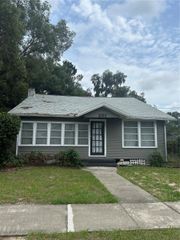 551 E 9TH AVENUE, Mount Dora, FL 32757