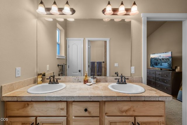 21184 Silverado Valley Lane, Bend, OR 97702