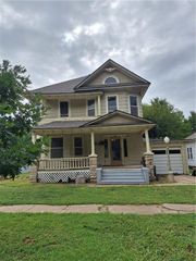 605 S Lincoln Avenue, Chanute, KS 66720