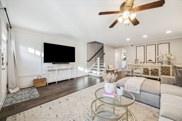 2415 Jamestown Mall 23, Houston, TX 77057