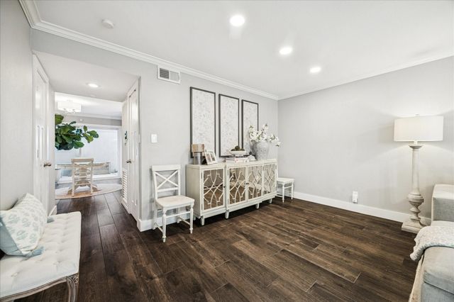 2415 Jamestown Mall 23, Houston, TX 77057