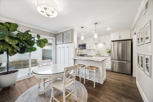 2415 Jamestown Mall 23, Houston, TX 77057