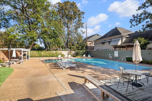 2415 Jamestown Mall 23, Houston, TX 77057