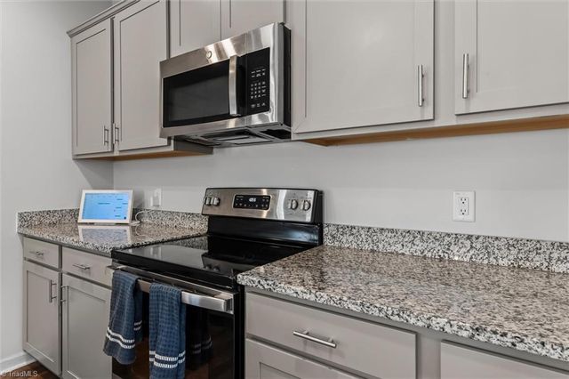 3748 Streamside Drive, Thomasville, NC 27360