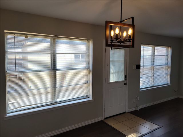 35 E Mountain Lane 34, Grand Prairie, TX 75052