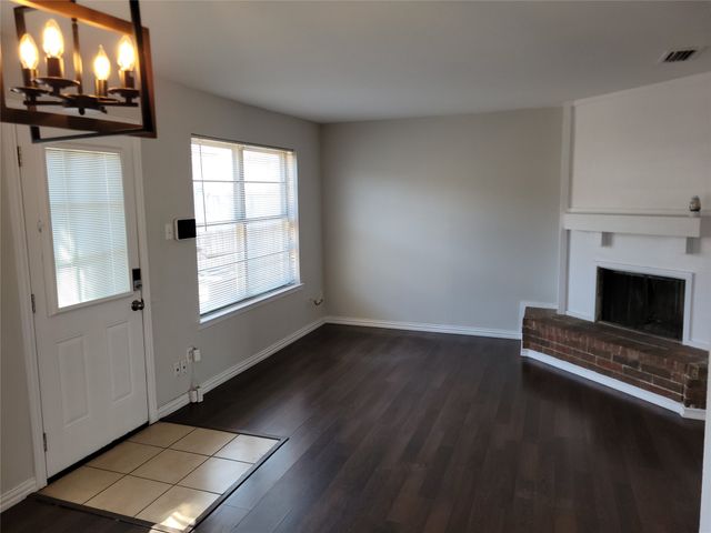 35 E Mountain Lane 34, Grand Prairie, TX 75052