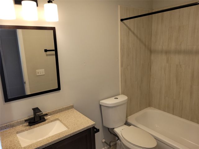 35 E Mountain Lane 34, Grand Prairie, TX 75052