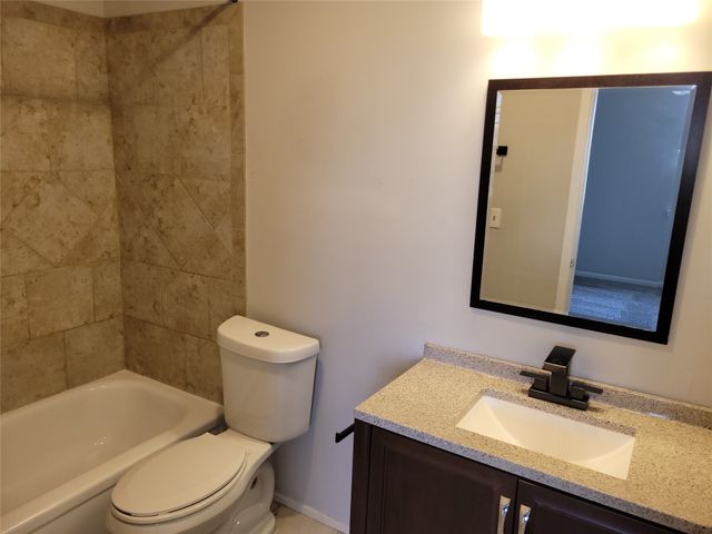 35 E Mountain Lane 34, Grand Prairie, TX 75052