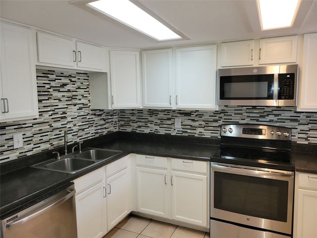 35 E Mountain Lane 34, Grand Prairie, TX 75052