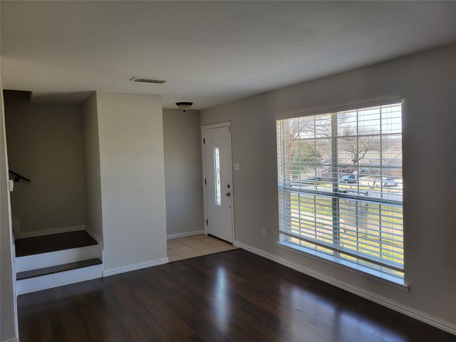 35 E Mountain Lane 34, Grand Prairie, TX 75052