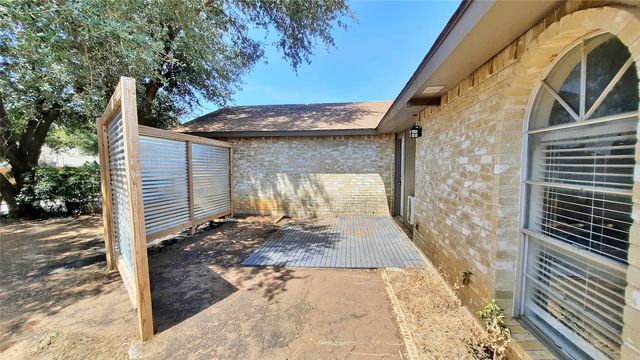 1320 Iris Lane, Lewisville, TX 75067